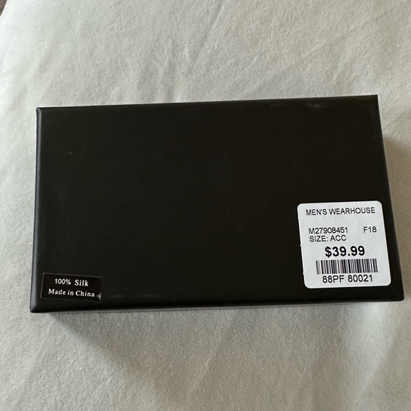 NWOT Pronto Uomo Dark Gray All Silk Bow Tie - Picture 2 of 3